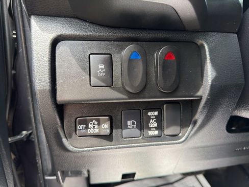 Used 2021 Toyota Tacoma TRD Off-Road w/ Technology Package AWD/4WD image 23