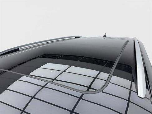 Used 2023 Volkswagen Tiguan SEL R-Line image 13