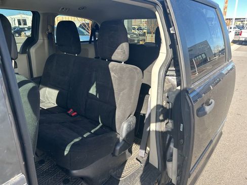 Used 2016 Dodge Grand Caravan SE w/ SE Plus Package image 12