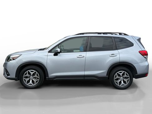 Used 2022 Subaru Forester Premium AWD/4WD image 2