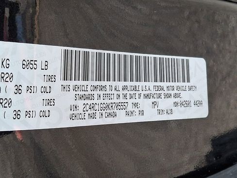 Used 2019 Chrysler Pacifica Limited w/ Tire & Wheel Group FWD image 31