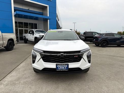 Used 2025 Chevrolet Trax RS w/ Driver Confidence Package FWD image 8