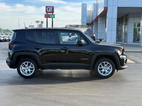 Used 2023 Jeep Renegade Latitude AWD/4WD image 2
