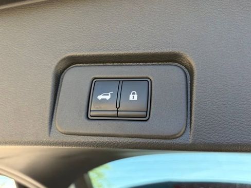 Used 2022 Nissan Rogue Platinum w/ Head-Up Display Package image 22