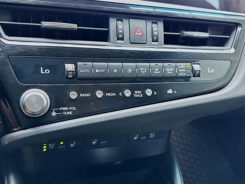 Used 2023 Lexus ES 300h w/ Premium Package image 11