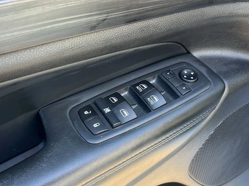 Used 2019 Jeep Grand Cherokee Altitude image 23