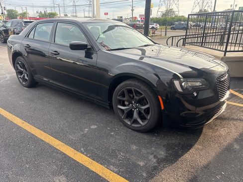 Used 2023 Chrysler 300 Touring w/ Sport Appearance Package RWD image 3