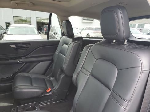 Used 2023 Lincoln Aviator AWD w/ Premium Package image 26