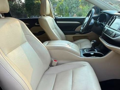 Used 2018 Toyota Highlander XLE AWD/4WD image 20