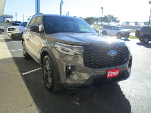 New 2026 Ford Explorer ST RWD image 9