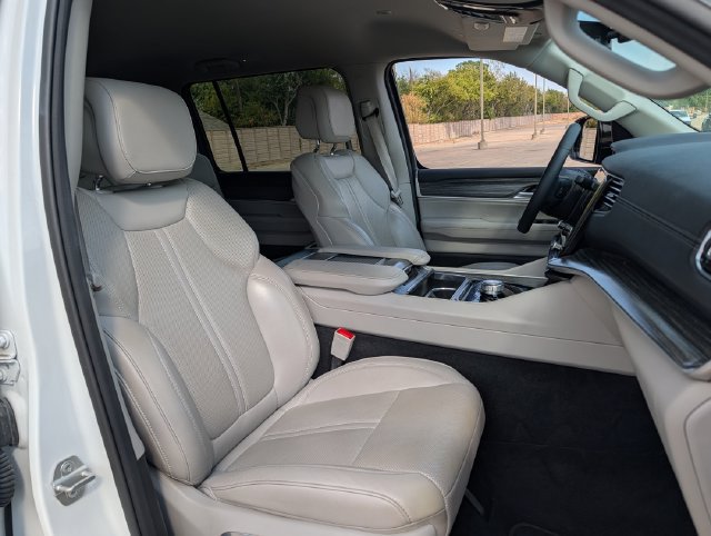 Used 2024 Jeep Wagoneer L Series II RWD image 24