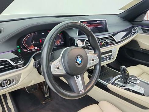 Used 2022 BMW 740i xDrive w/ M Sport Package image 20