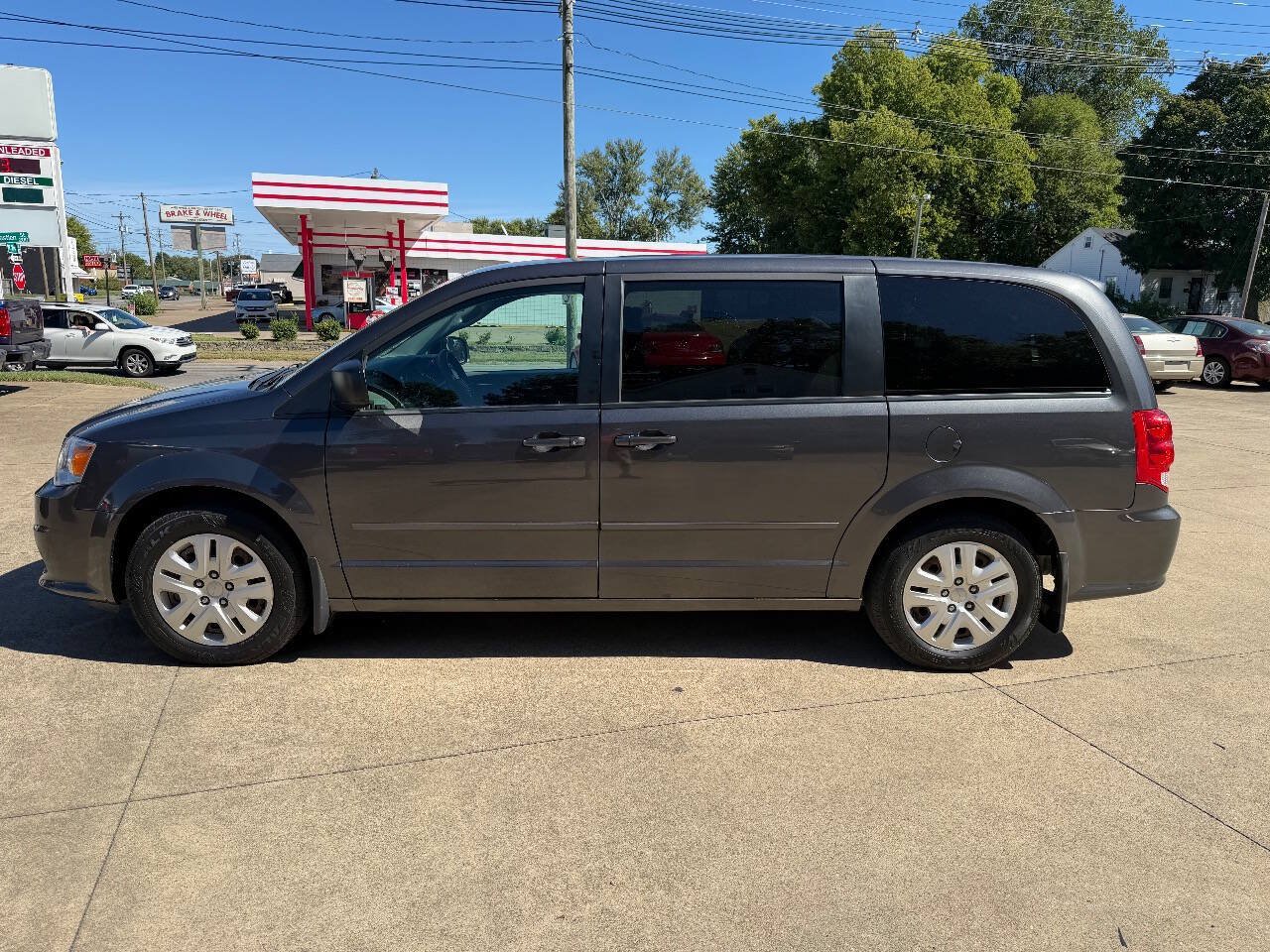 Used 2016 Dodge Grand Caravan SE w/ Quick Order Package 29E SE FWD image 2