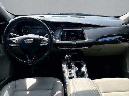 Used 2023 Cadillac XT4 Luxury FWD image 16