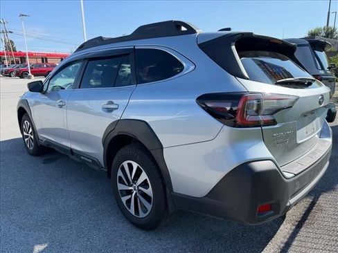 Used 2025 Subaru Outback Premium w/ Popular Package #1A AWD/4WD image 9