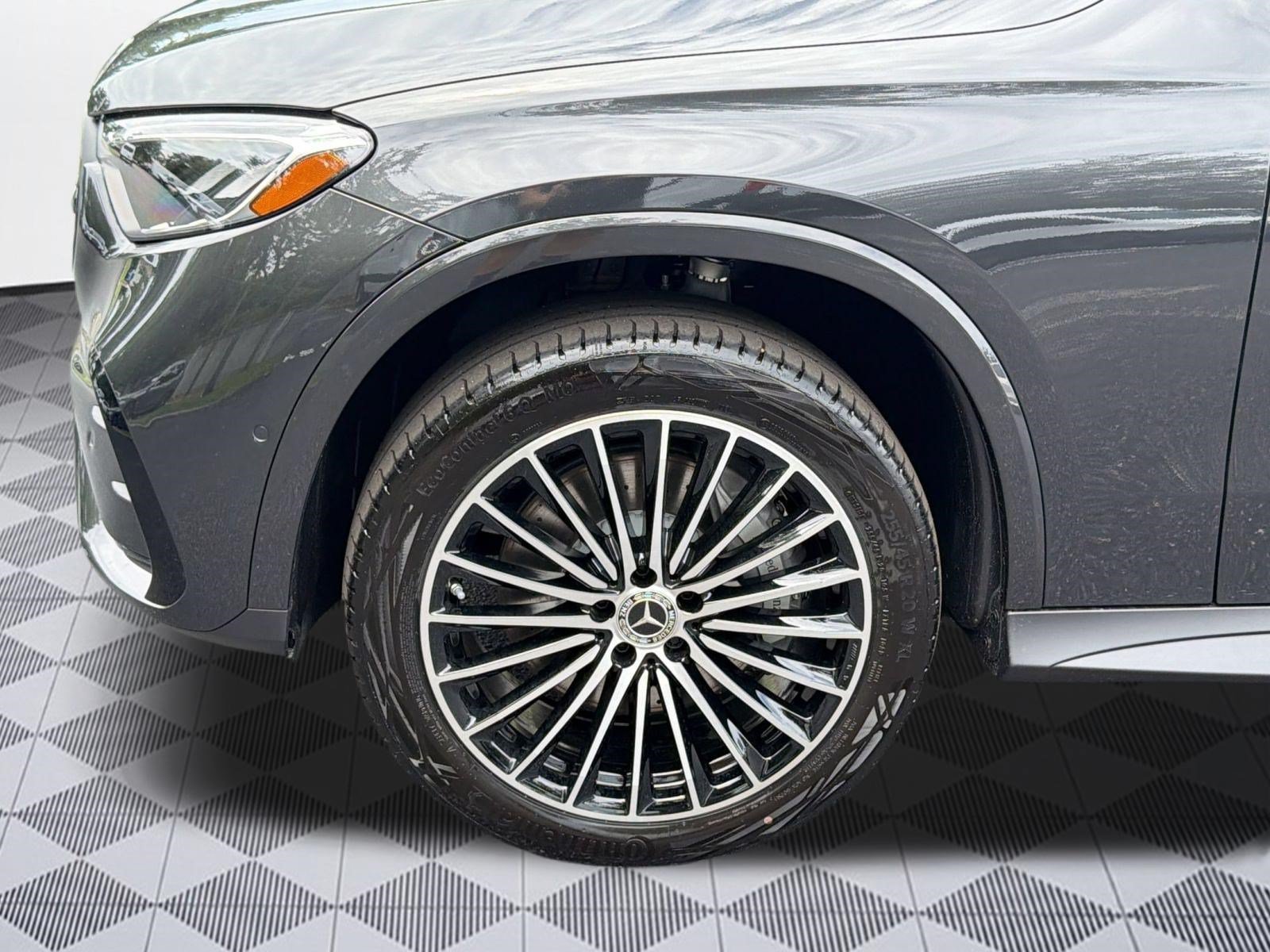 Used 2026 Mercedes-Benz GLC 300 image 12