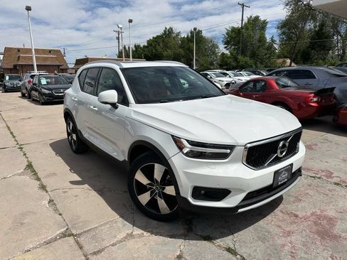 Used 2019 Volvo XC40 T5 Momentum AWD/4WD image 1