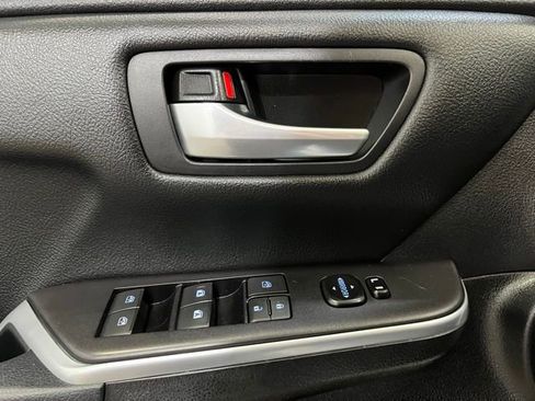 Used 2015 Toyota Camry SE image 13