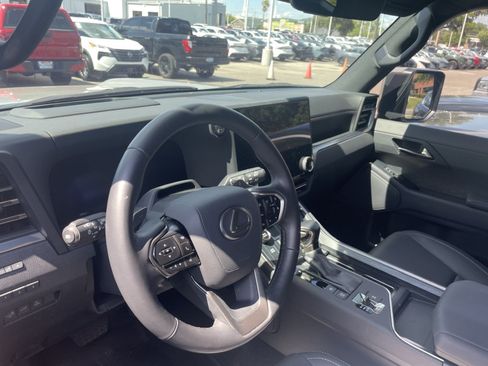 Used 2024 Lexus GX 550 w/ Accessory Package (31) AWD/4WD image 15