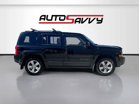 Used 2017 Jeep Patriot Latitude FWD image 8