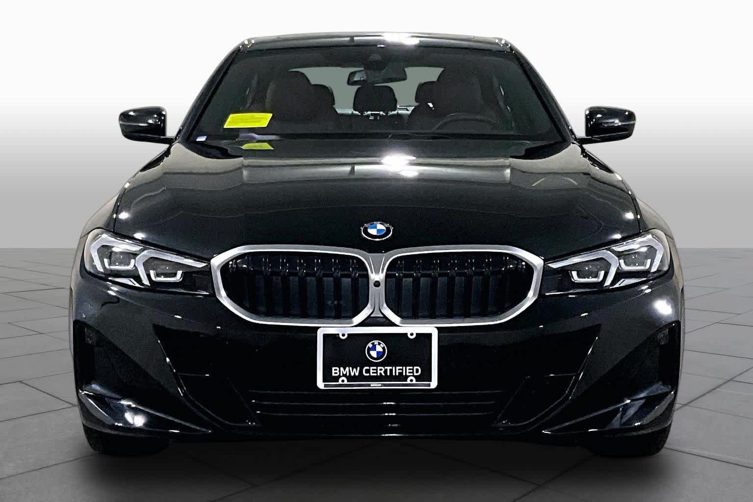 Used 2025 BMW 330i xDrive Sedan w/ Premium Package AWD/4WD image 3