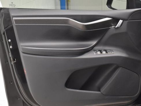 Used 2017 Tesla Model X image 22