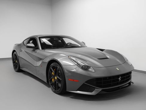 Used 2014 Ferrari F12 Berlinetta RWD image 19