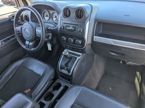 Used 2014 Jeep Compass Latitude image 32