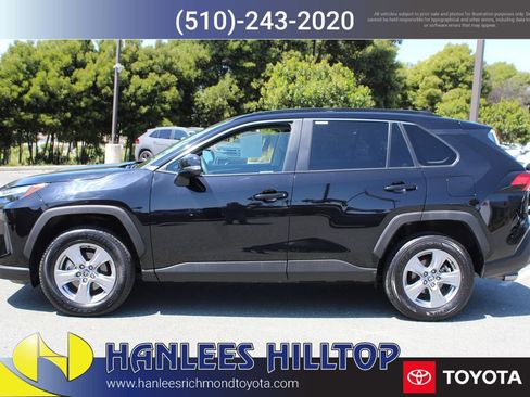 Used 2025 Toyota RAV4 XLE AWD/4WD image 2