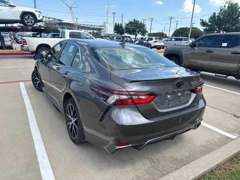 Used 2024 Toyota Camry SE w/ Convenience Package FWD image 4