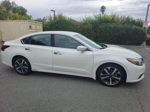 Used 2017 Nissan Altima 2.5 SR FWD image 4