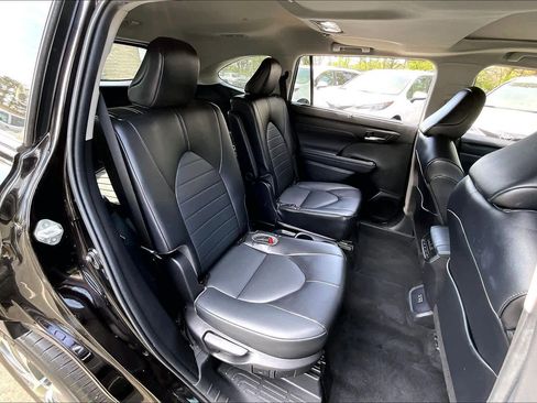Used 2022 Toyota Highlander XLE image 20