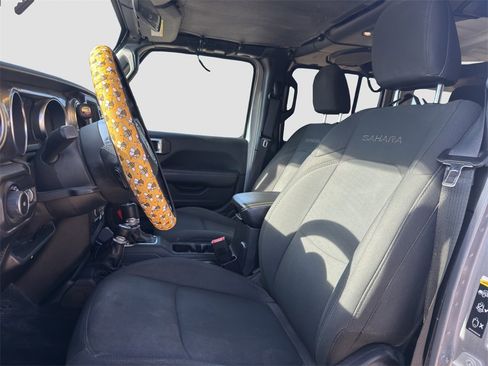 Used 2020 Jeep Wrangler Unlimited Sahara image 6