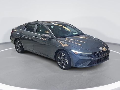 New 2026 Hyundai Elantra Limited FWD image 3