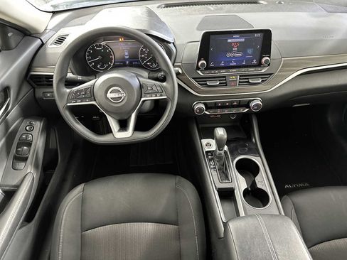 Used 2024 Nissan Altima 2.5 SV image 12