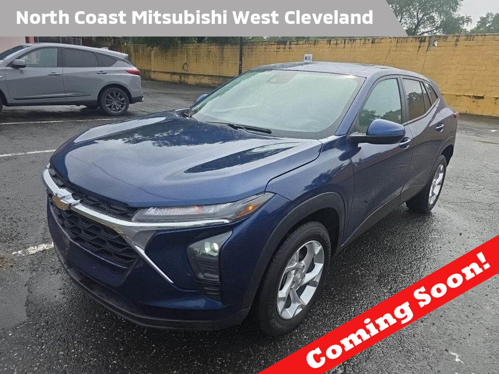 Used 2024 Chevrolet Trax LS w/ LS Convenience Package FWD image 1