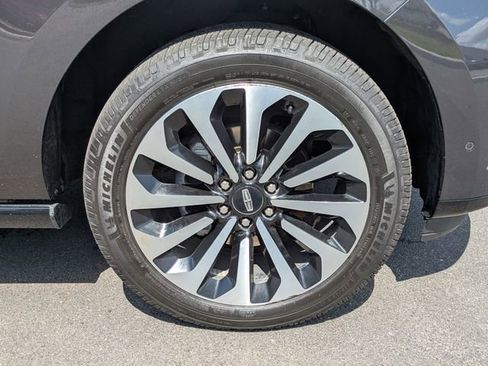 Used 2022 Lincoln Navigator L Reserve AWD/4WD image 9