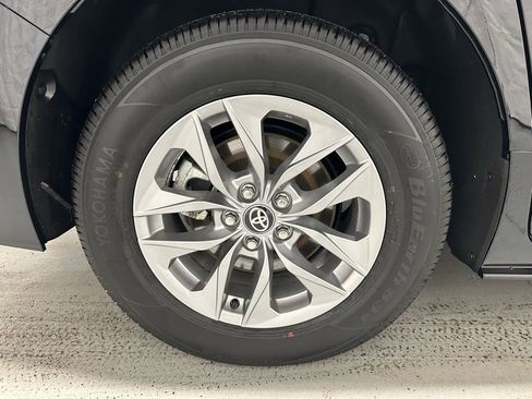 Used 2025 Toyota Sienna XLE image 70