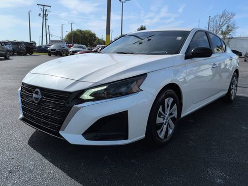 Certified 2025 Nissan Altima 2.5 S image 9