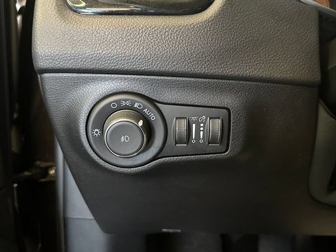 Used 2021 Jeep Compass Limited w/ Sun and Sound Group AWD/4WD image 18