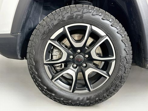 Used 2025 Jeep Compass Trailhawk AWD/4WD image 11
