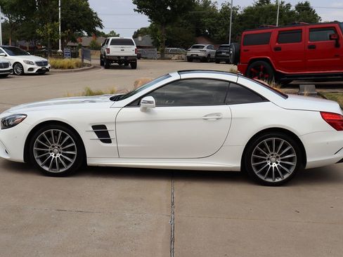 Used 2017 Mercedes-Benz SL 550 w/ Driver Assistance Package image 41