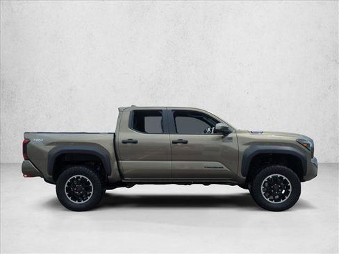 Used 2025 Toyota Tacoma TRD Off-Road AWD/4WD image 4