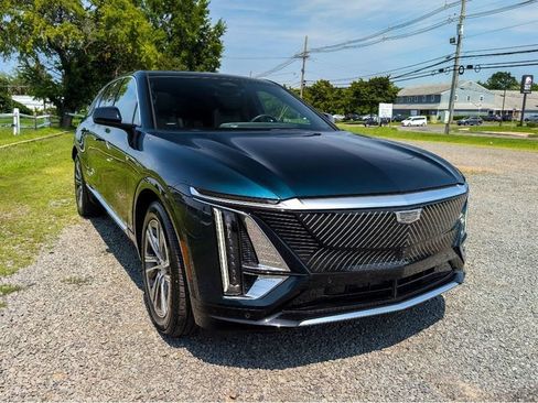 Used 2024 Cadillac Lyriq Luxury AWD/4WD image 3