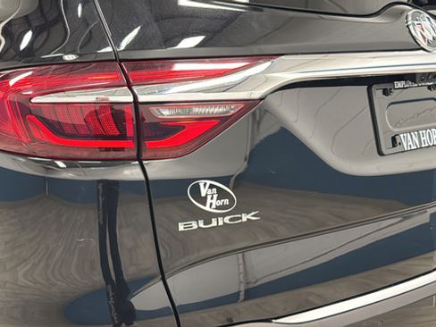 Used 2018 Buick Enclave Premium w/ LPO, Hit The Road Package AWD/4WD image 40
