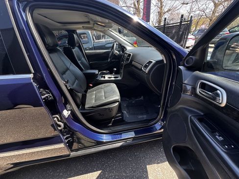 Used 2012 Jeep Grand Cherokee Laredo image 16