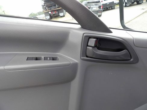 Used 2020 Isuzu NPR RWD image 15