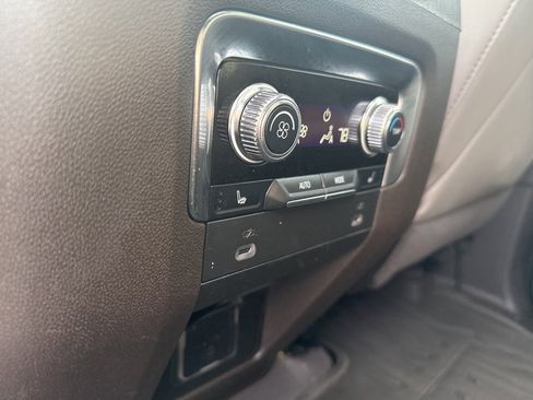 Used 2022 GMC Yukon SLT w/ SLT Premium Package image 13