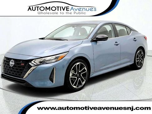 Used 2025 Nissan Sentra SR w/ SR Premium Package FWD image 1