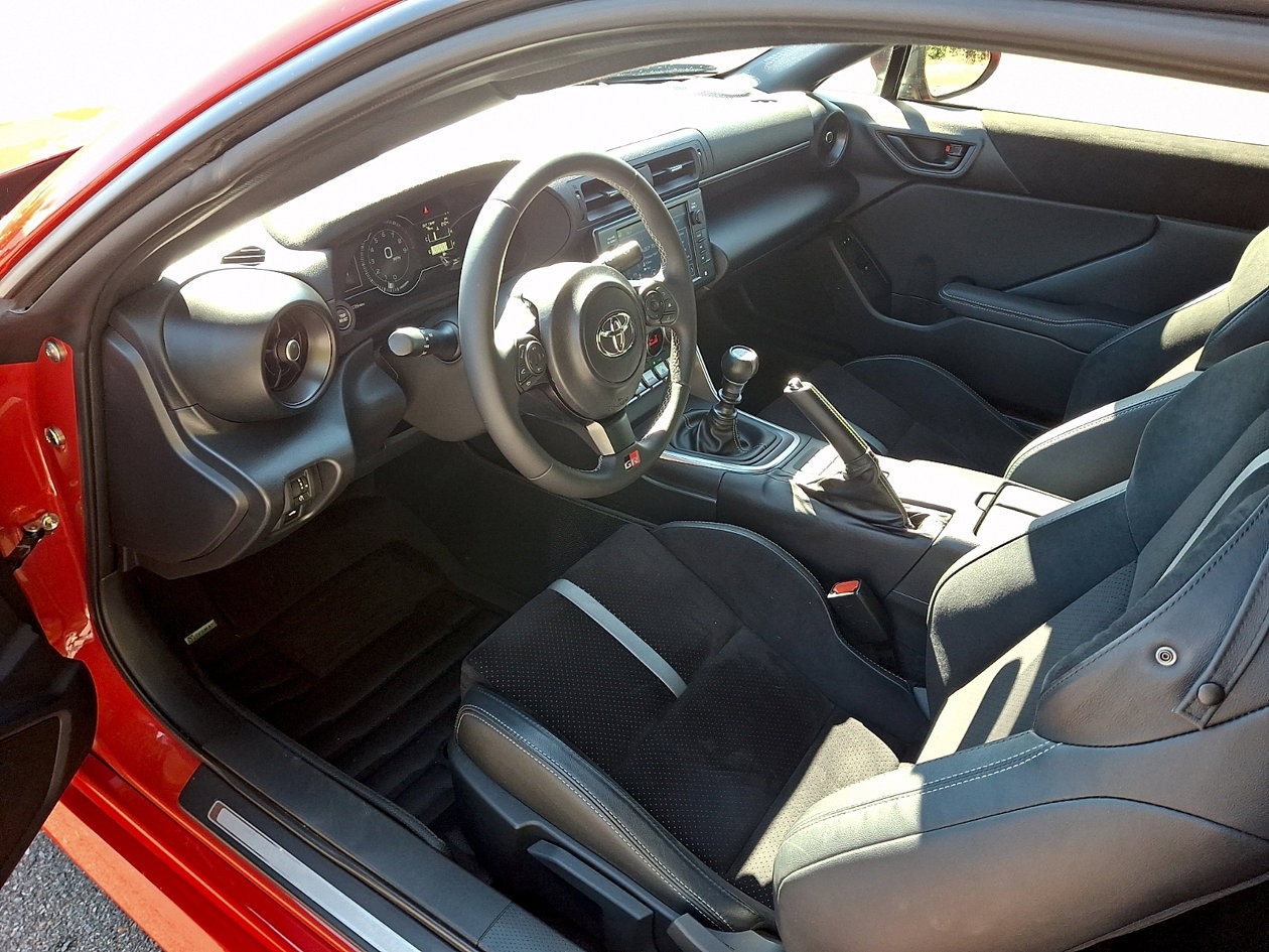 Used 2024 Toyota GR86 Premium RWD image 12